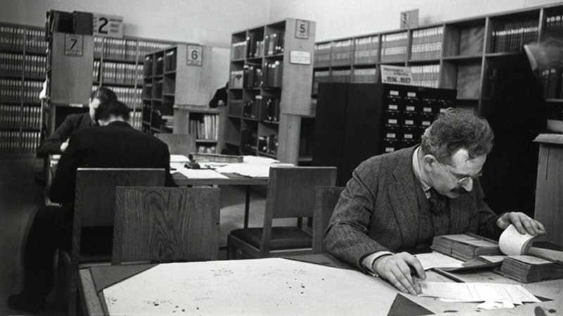 Walter Benjamin in the Bibliothque nationale, Paris (29247)