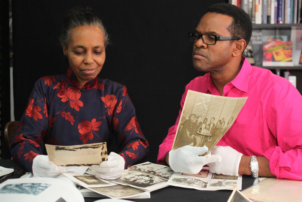 Thomas Allen Harris examines photographs owned by Lana Turner for inclusion in the Digital Diaspora Family Reunion project. Chester Higgins Jr./The New York Times (30092)