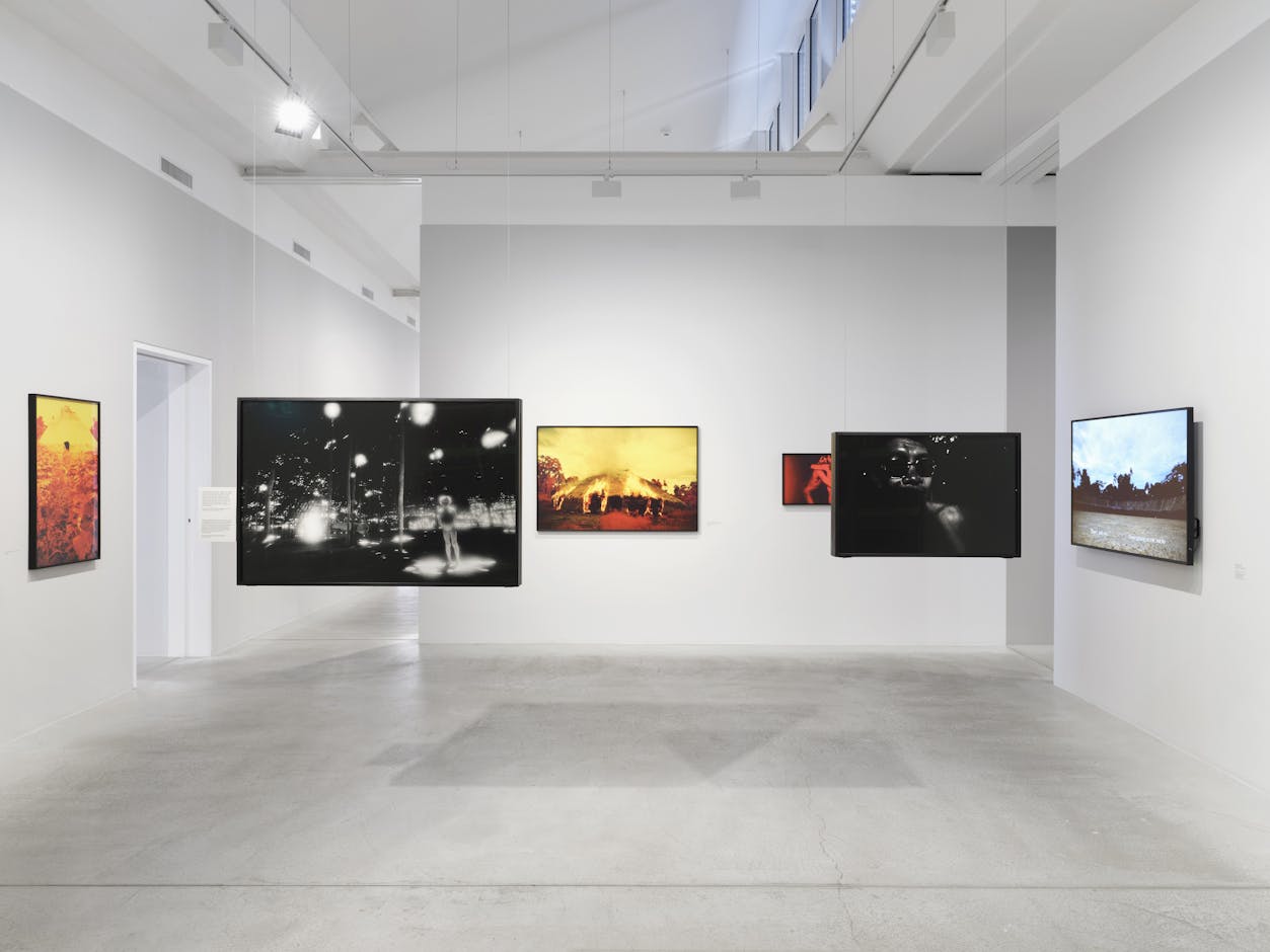 <div>Installationsansicht <em>Claudia Andujar – Der Überlebenskampf der Yanomami</em>, Fotomuseum Winterthur © Fotomuseum Winterthur / Conradin Frei</div>