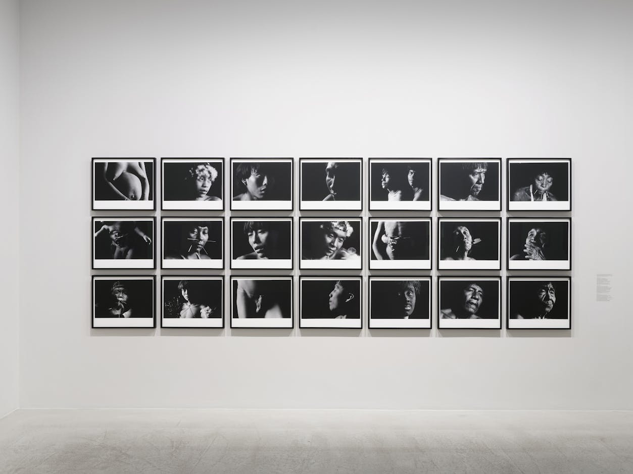 <div>Installationsansicht <em>Claudia Andujar – Der Überlebenskampf der Yanomami</em>, Fotomuseum Winterthur © Fotomuseum Winterthur / Conradin Frei</div>