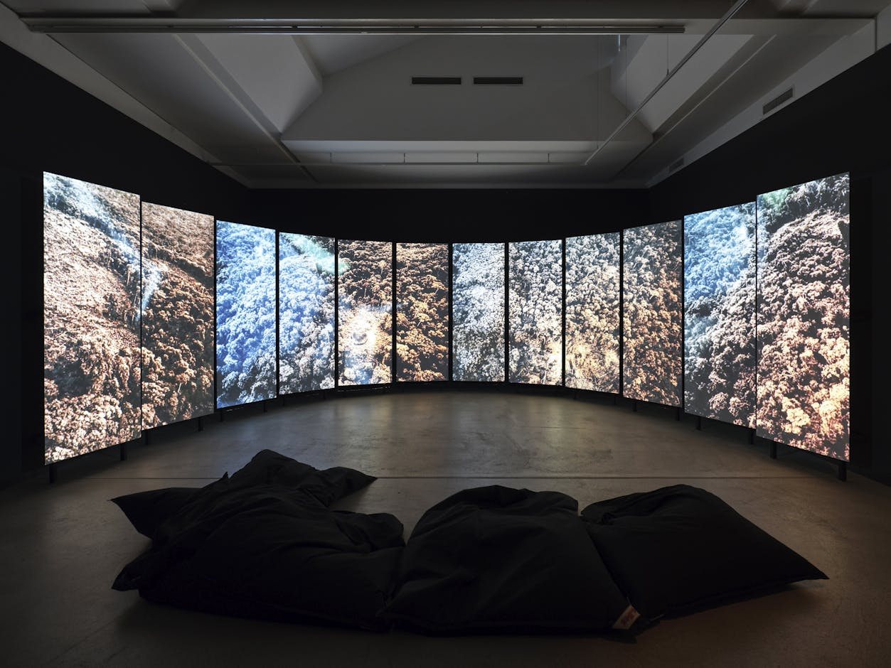 <div>Installationsansicht <em>Claudia Andujar – Der Überlebenskampf der Yanomami</em>, Fotomuseum Winterthur © Fotomuseum Winterthur / Conradin Frei</div>