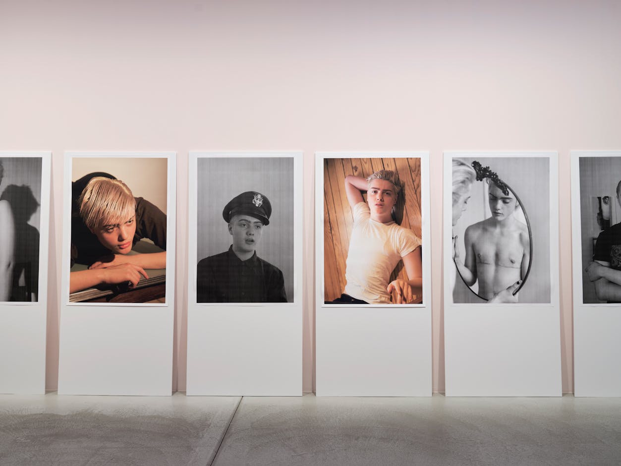 <div>Collier Schorr, <em>Untitled (Casil)</em>, 2015–2018. Installationsansicht <em>Orlando – Nach einem Roman von Virginia Woolf</em>, Fotomuseum Winterthur © Fotomuseum Winterthur / Conradin Frei</div>