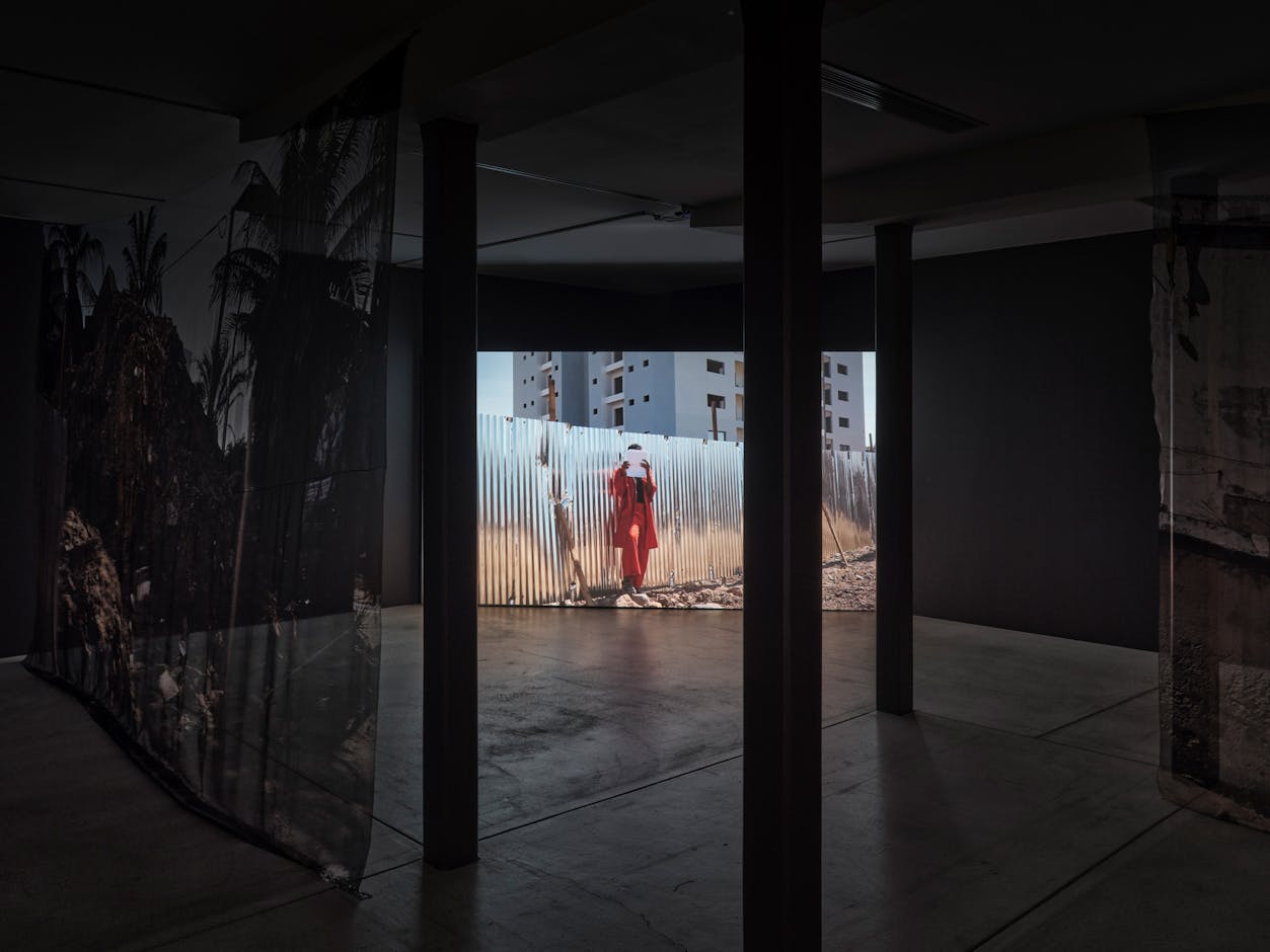 <div>Installationsansicht <em>Adji Dieye – Aphasia</em>, Fotomuseum Winterthur © Fotomuseum Winterthur / Conradin Frei</div>