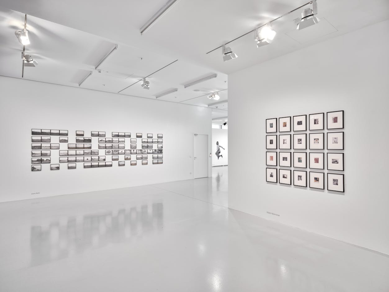 <div>Installationsansicht <em>Der Sammlung zugeneigt – Konstellation 2</em> © Kunststiftung DZ Bank / Norbert Miguletz</div>